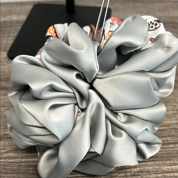 Piper K | Nautical Motif Scrunchie Set 🌊🐚 - Picture 3 of 3